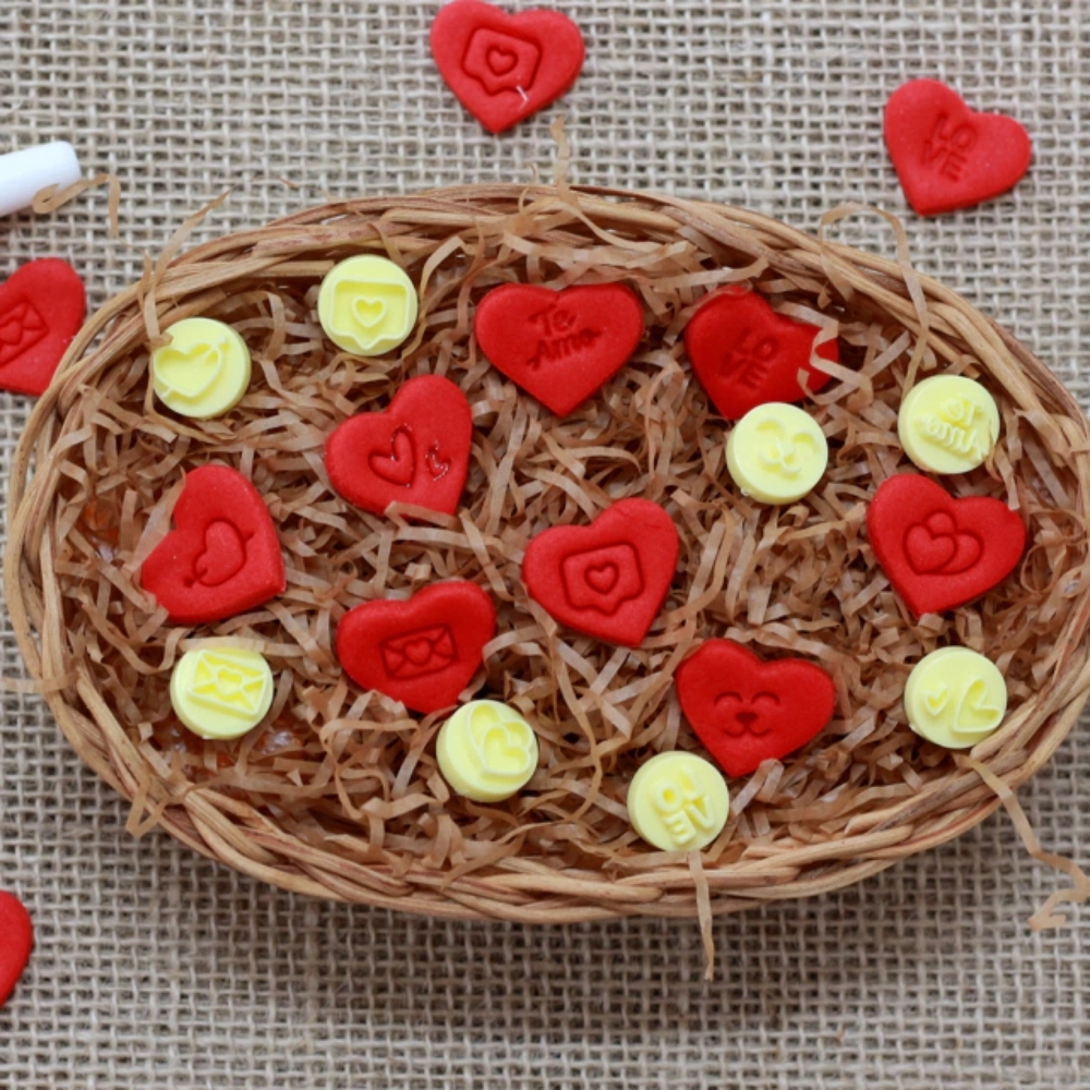 1 Carimbinhos para Brigadeiros 1,5cm c/ 8 - AMOR