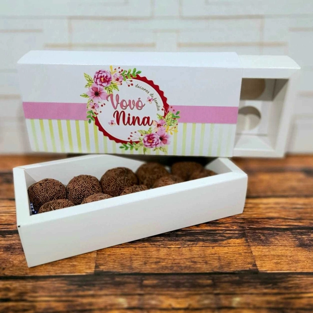 50 Caixas p/ 10 brigadeiros LUXO PERSONALIZADA